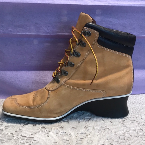 🎉HP🎉Women’s Timberland boots - Picture 5 of 8